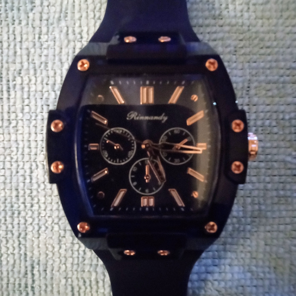 Tonneau pointer quartz wacth